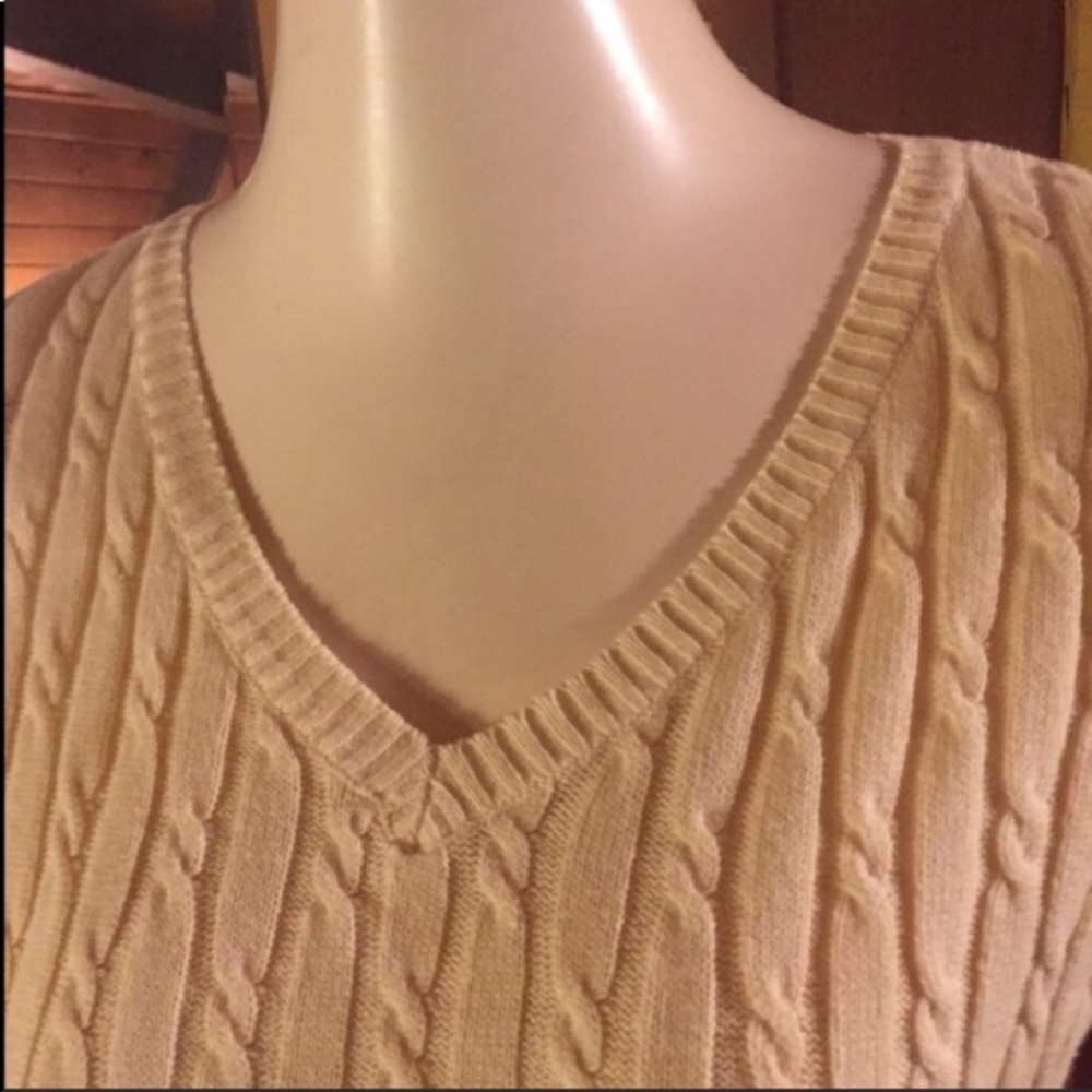 Karen Scott V necked natural creamy white  cable knit pullover sweater HP25